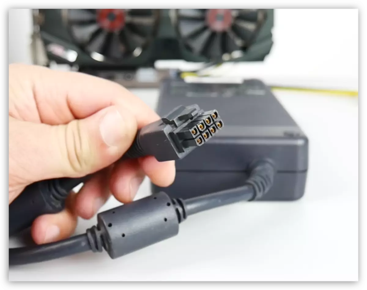 The power supply is equipped with the necessary connector for connecting an external video card to a laptop