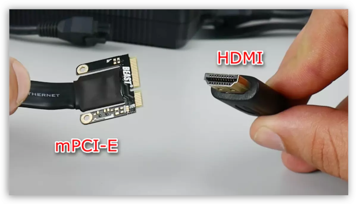 ខ្សែសម្រាប់ភ្ជាប់កាតវីដេអូខាងក្រៅទៅកុំព្យូទ័រយួរដៃដែលមានឧបករណ៍ភ្ជាប់ MPCI-E និង HDMI