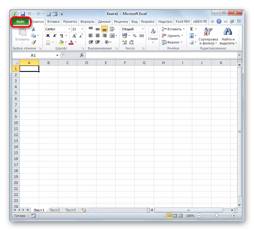 Symudwch i'r tab File yn Microsoft Excel