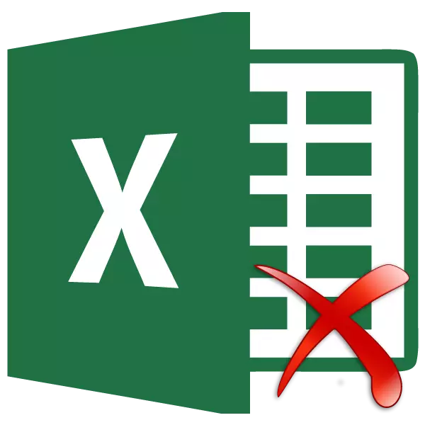 Tinatanggal ang walang laman na mga cell sa Microsoft Excel.