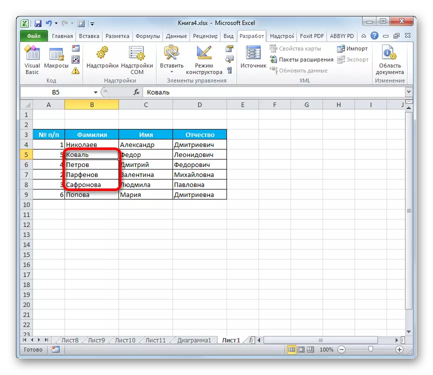 Celler flyttes med et skifte av området i Microsoft Excel