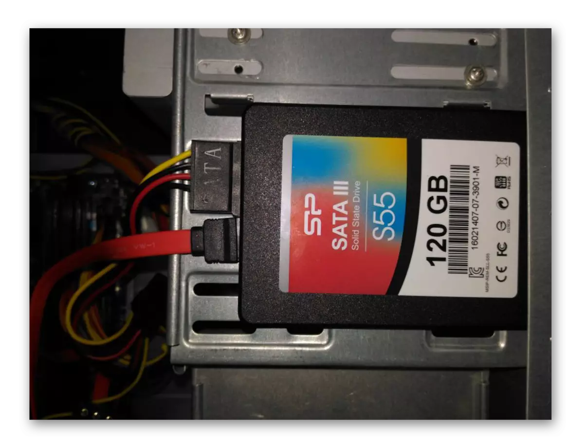 SSD wedi'i gysylltu â PC
