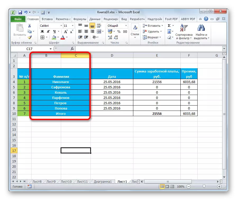 Pinagsasama ang mga haligi sa Microsoft Excel.