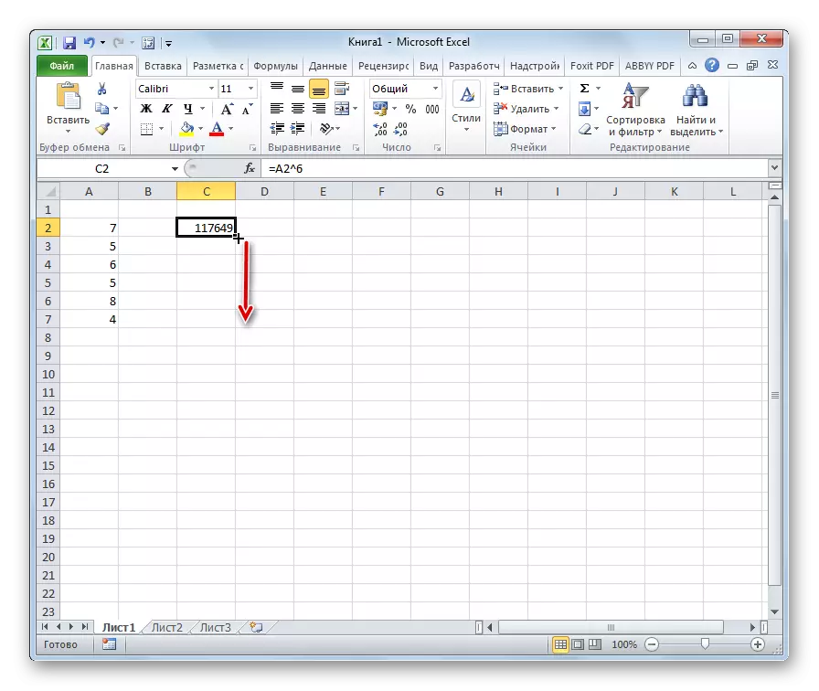 העתקת הנוסחה באמצעות סמן הבחירה ב- Microsoft Excel