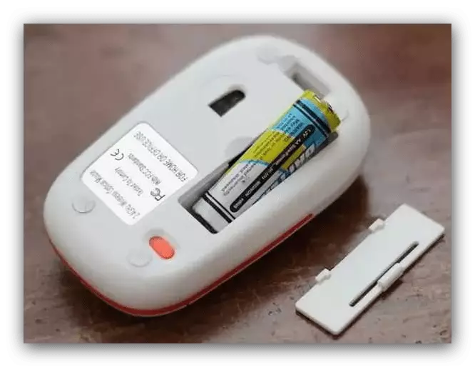 Canviar les piles o bateries quan el cursor de l'ratolí es mou per si mateix