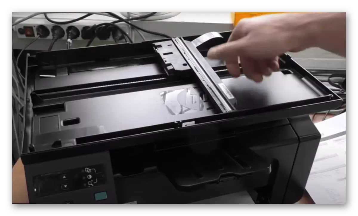Kontrola jednotky skeneru vyřešit chybu E8 na tiskárně HP LaserJet 1132