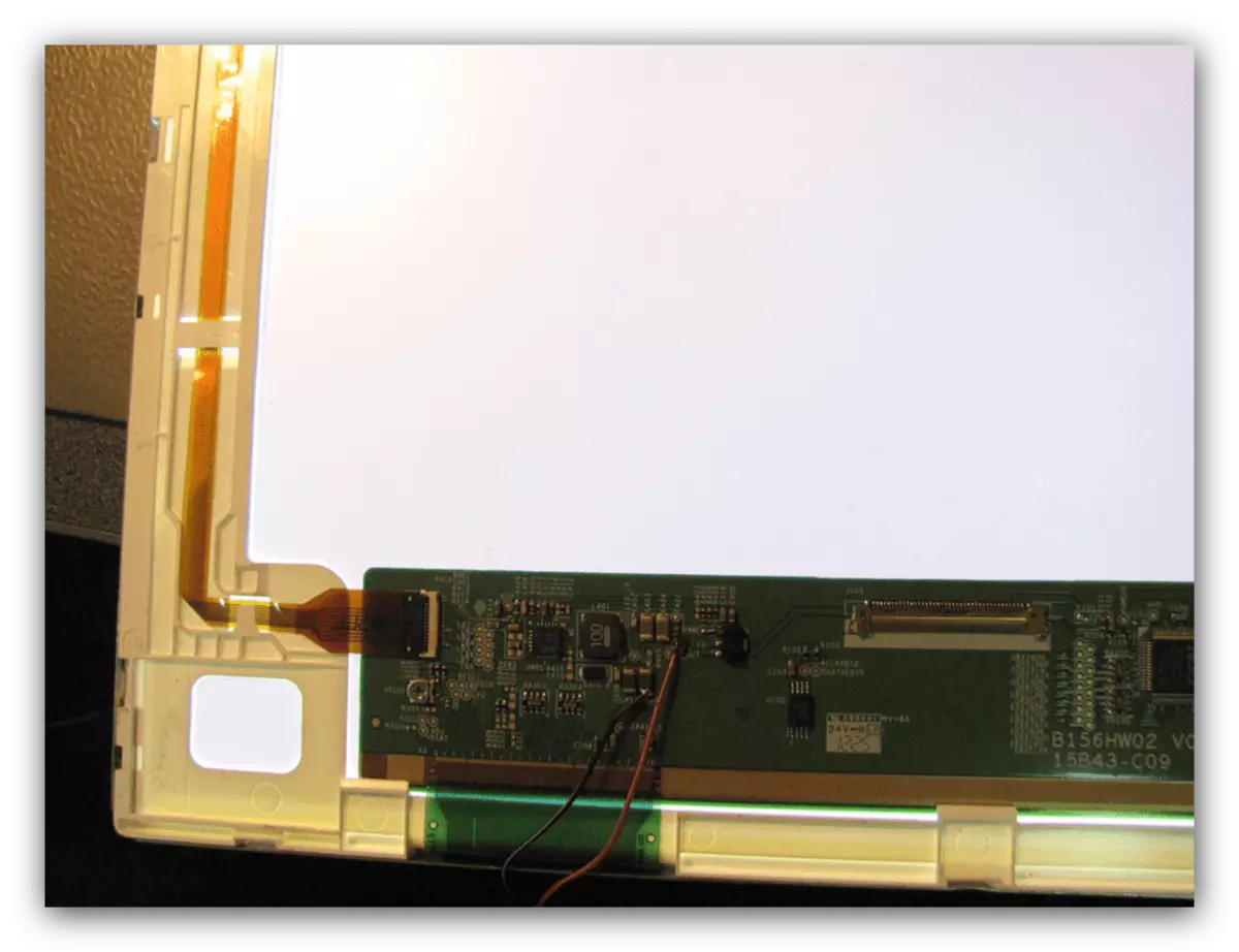 Latar belakang matriks untuk menyelesaikan masalah skrin tisu pada komputer riba