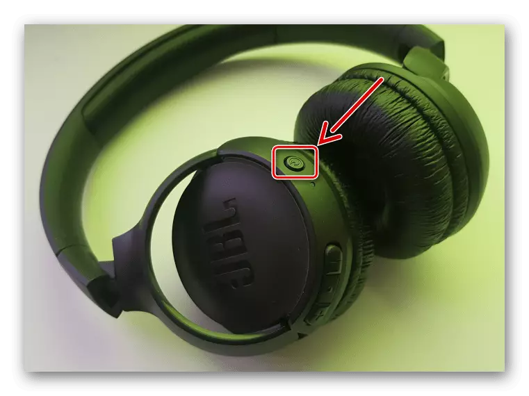 The inclusion of wireless headphones