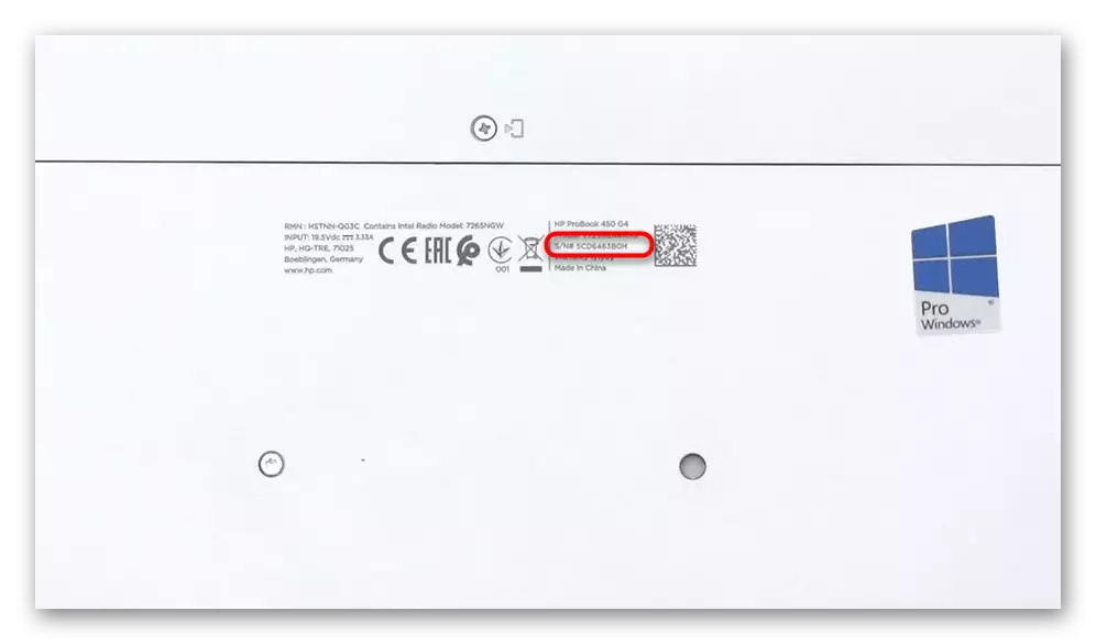 Maghanap ng isang serial number ng HP laptop sa isang katawan ng inskripsyon