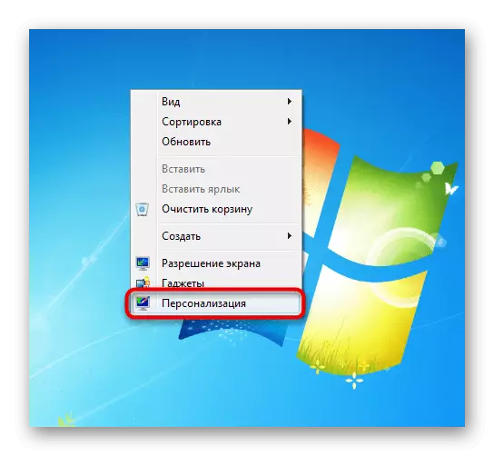 Drejtoni menunë e personalizimit përmes desktopit në Windows 7 për të çaktivizuar stilin e thjeshtuar