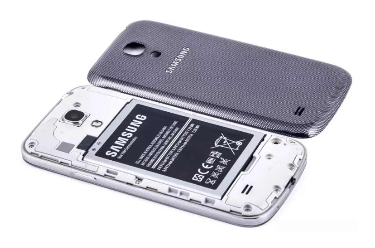 I-reboot ang mobile device Samsung sa pamamagitan ng pagkuha ng baterya