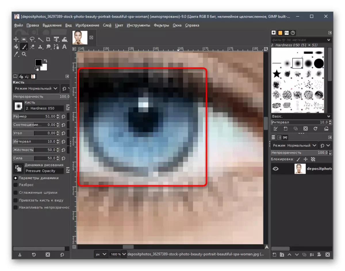 Приближување на фотографијата за создавање на црвени очи преку програмата GIMP