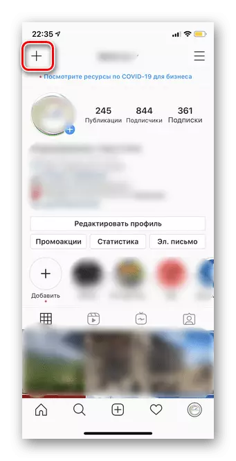Pressionando o ícone Plus para criar uma pergunta na versão móvel Instagram