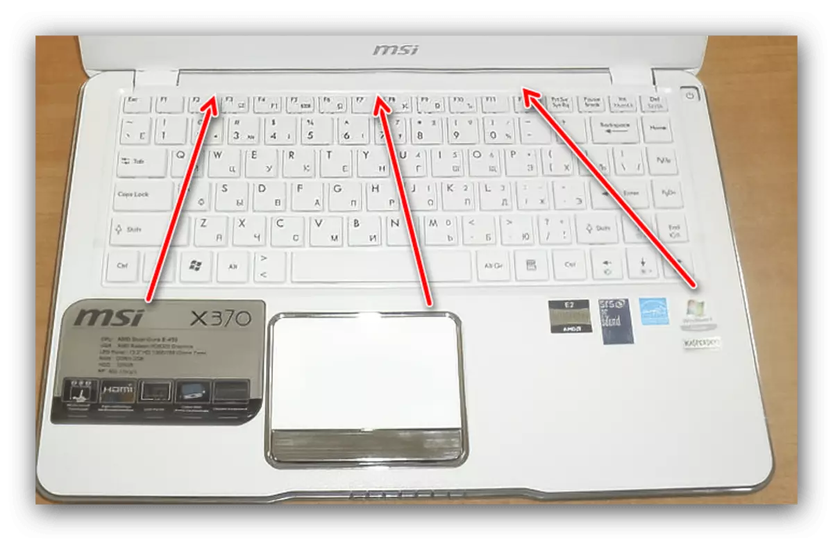 Vyčistite klávesnicu pre demontáž MSI X370 MS-1356 Laptop