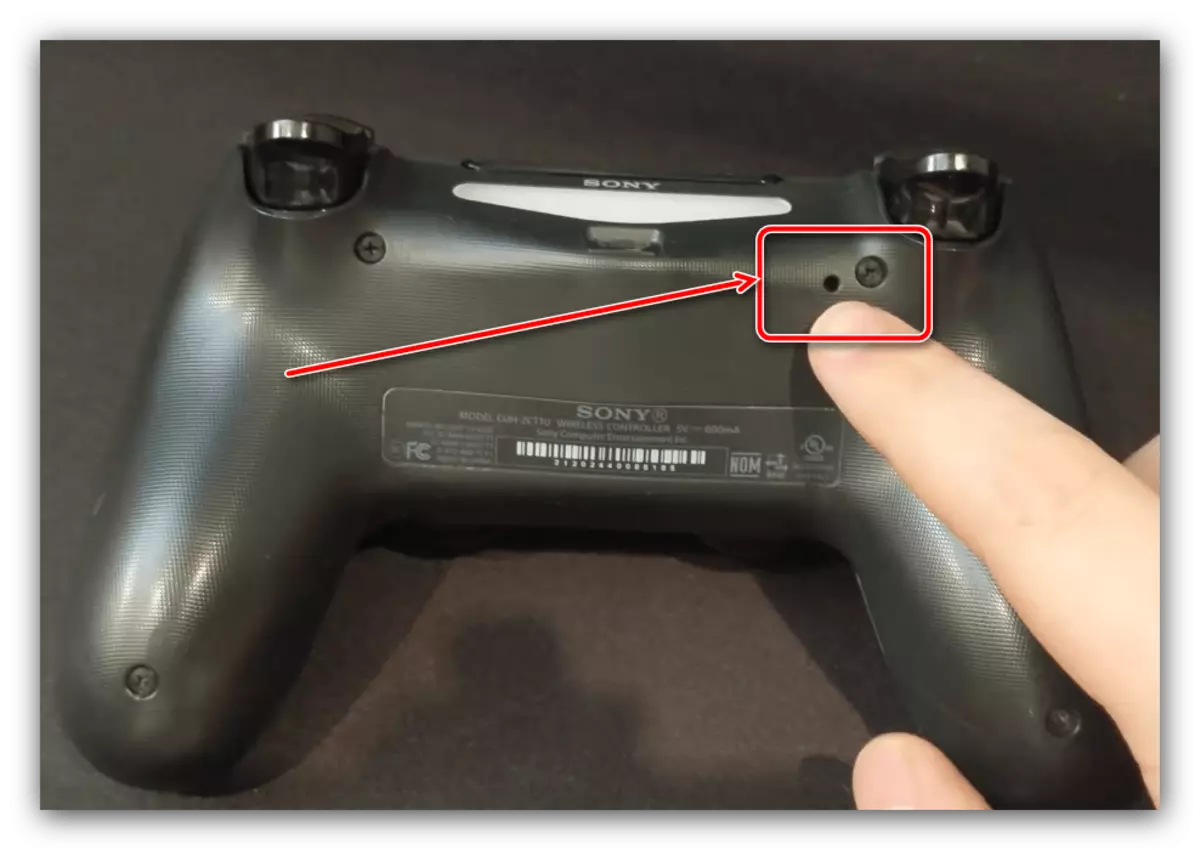 Reload nupp PS4-kontrolleri lähtestamiseks probleemide lahendamisel
