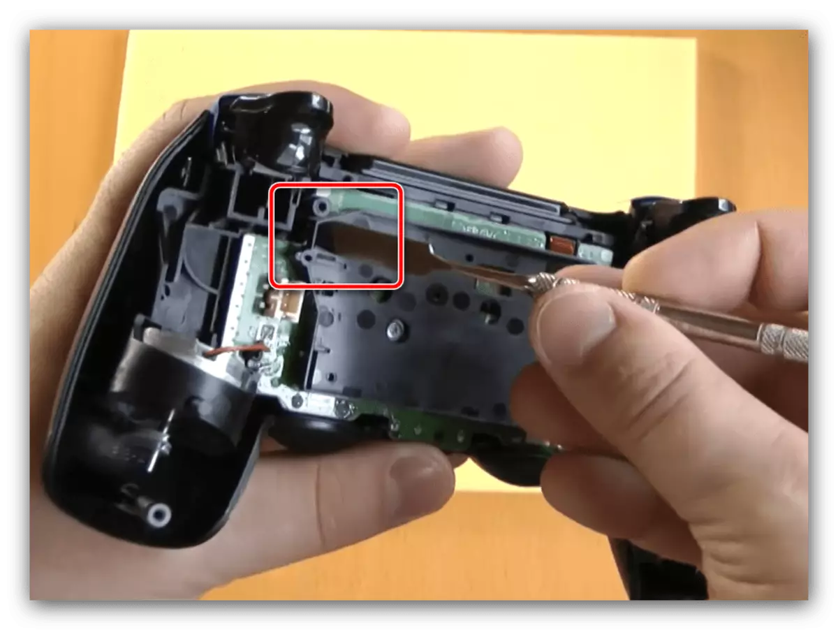 Disconnect the Holder with a board for disassembling the first revision Joystick PS4