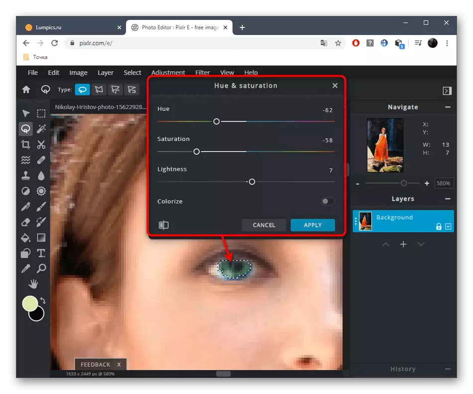 Настройване на цвета на очите чрез подходящ инструмент в Pixlr онлайн услуга