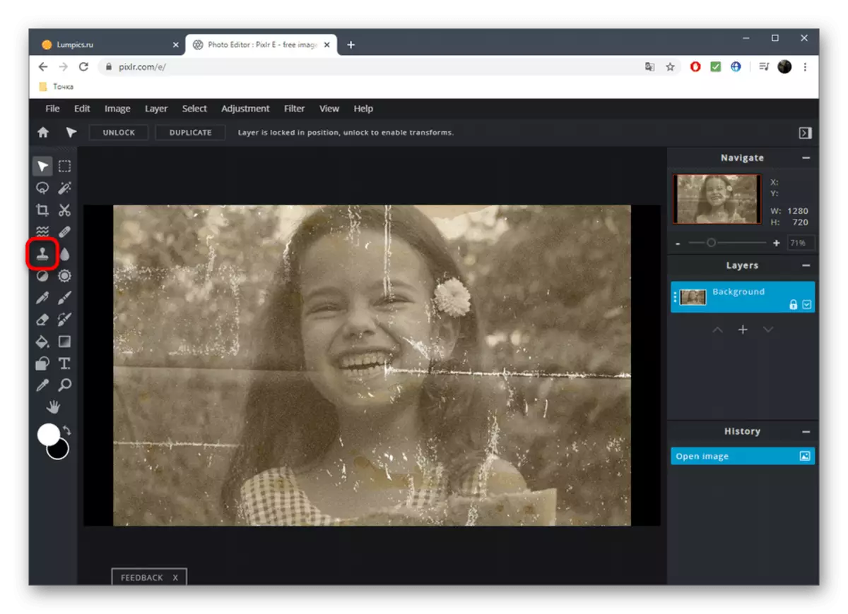 Вибір інструмента Клонування для рестравраціі фото через онлайн-сервіс PIXLR