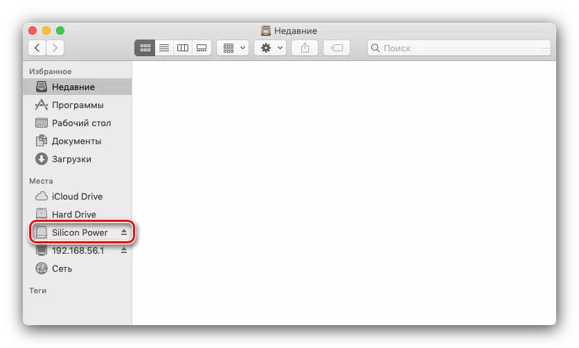 Punkto malfermo Flash Drive sur MacBook per Finder