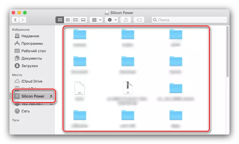 Получаване на достъп до отваряне на флаш устройство на MacBook чрез Finder