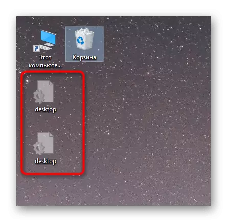 Prikazuje datoteko namizja.ini v sistemu Windows 10 na namizju