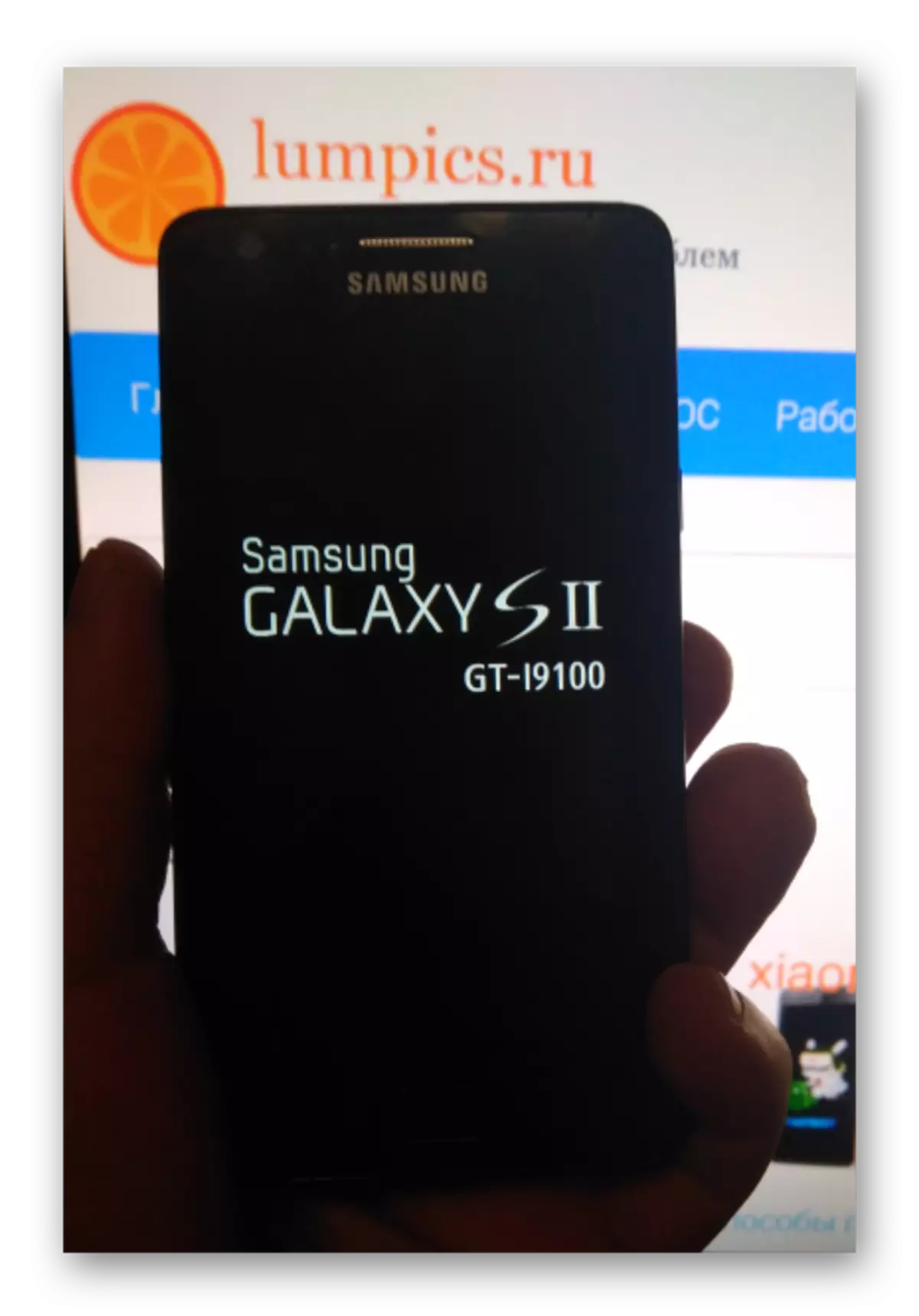 Samsung Galaxy S 2 GT-I9100 baterya singilin bago i-reset at mag-upgrade