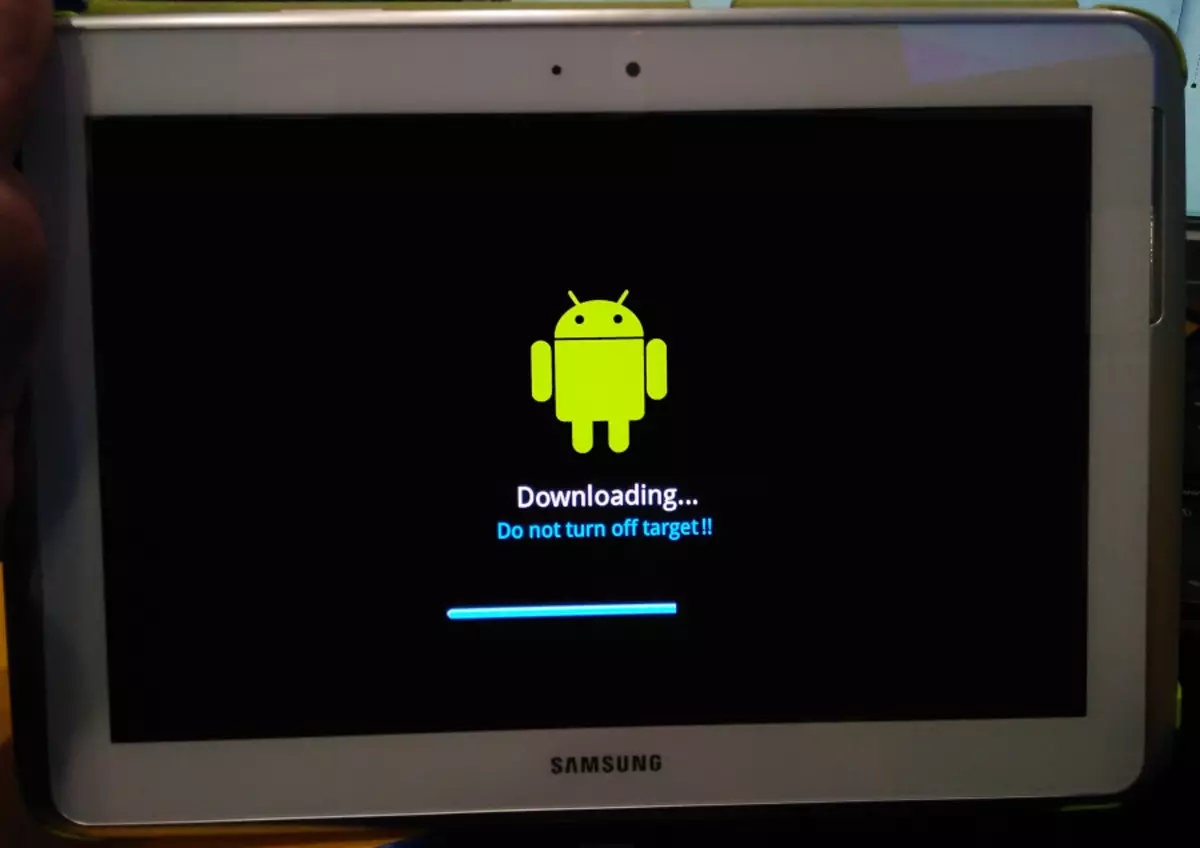 Samsung Galaxy Note 10.1 N8000 Smart Switch Fortschritt Firmware-Update auf dem Tablet-Bildschirm