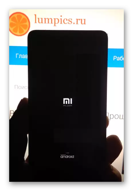 Xiaomi Redmi 2 QFIL을 통해 복구 후 전화를 실행합니다