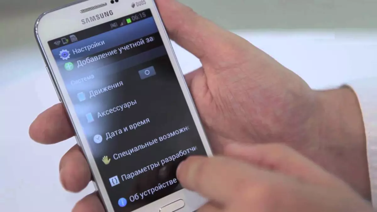 Samsung GT-I8552 Galaxy Win Duos revenas al la fabrika kondiĉo antaŭ ol instali Castoma