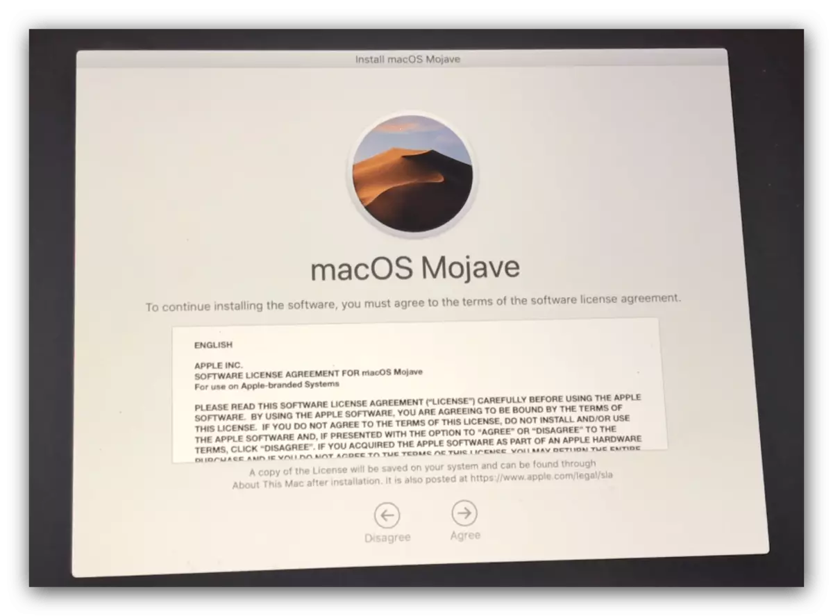 MacBook-ni tiklash jarayonida litsenziya shartnomasini qabul qilish