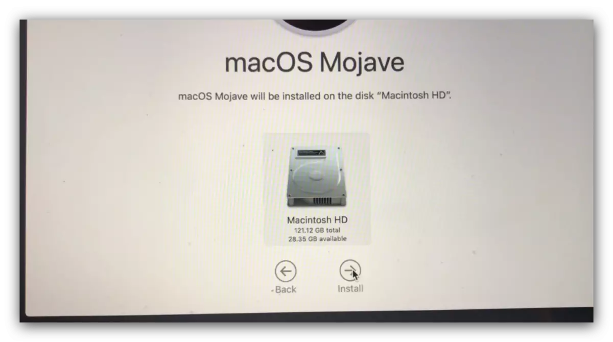Izbor diska tokom ponovne instalacije sustava kao opciju za vraćanje McBook-a