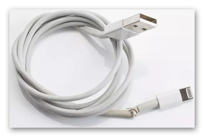 Apple USB zdeformowany kabel USB