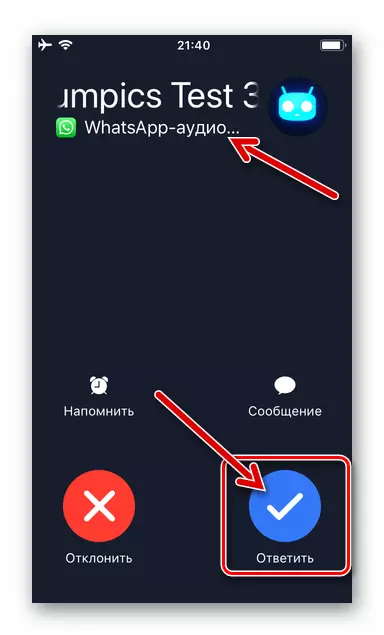 WhatsApp voor iOS die spraakoproep ontvangt via Messenger
