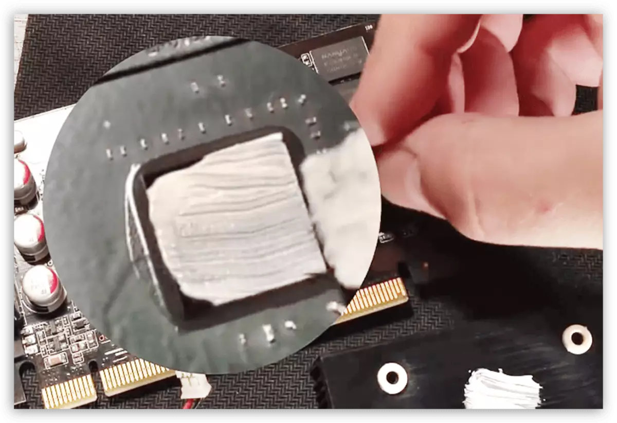 Εφαρμογή θερμικής πάστας σε κάρτες βίντεο ψύξης τσιπ και ψυκτικού συστήματος