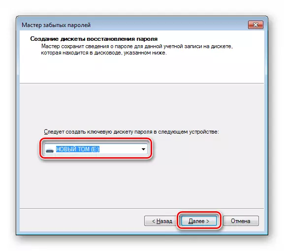 Selección dunha unidade flash na lista despregábel do asistente de utilidade Os contrasinais esquecidos en Windows 7