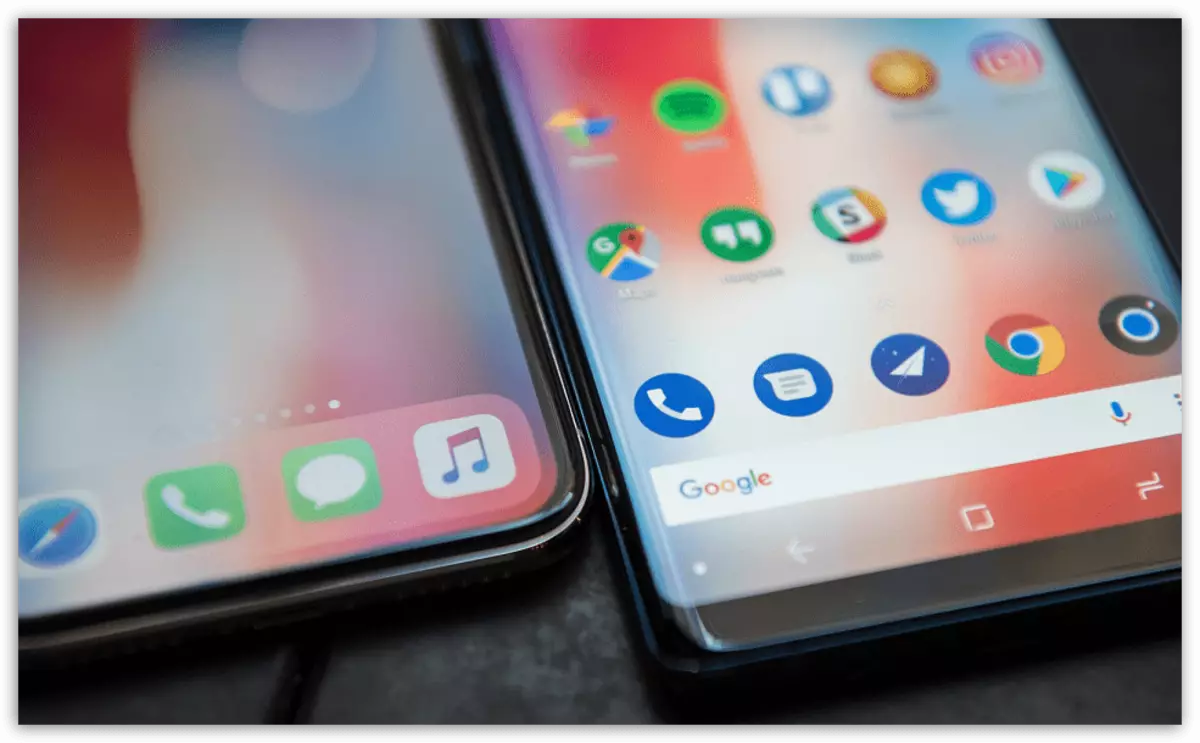 השוואה iPhone ו- Android
