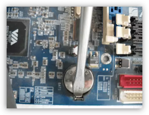 Ngganti unsur baterei BIOS ing motherboard