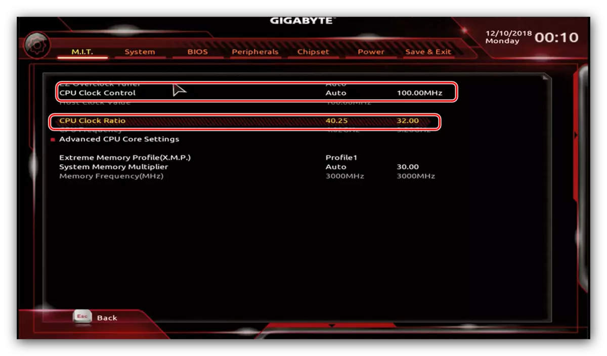 प्रोसेसरवर ओव्हरक्लॉक करण्यासाठी Gigabyte BIOS मध्ये मूलभूत वारंवारता गुणक सेट करणे