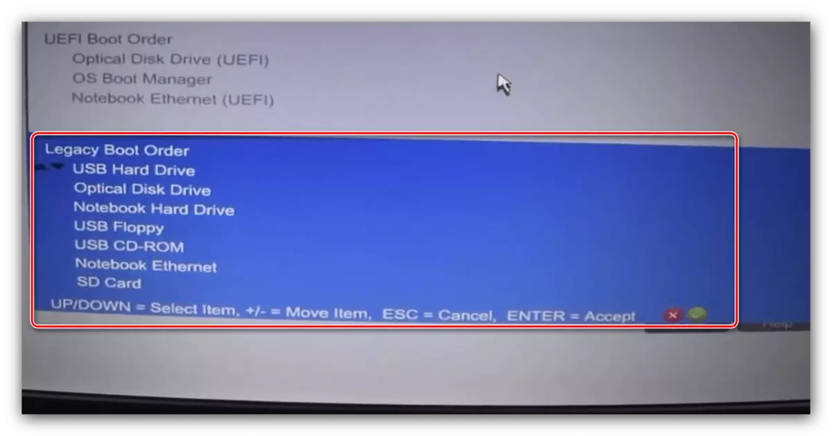 Seznam v starem prenosni računalniku BIOS-a, da namestite disk kot glavni nosilec