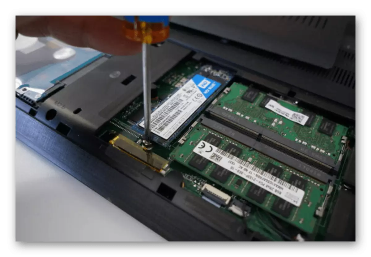 Ngalereskeun format SSD m2 saatos instalasi dina laptop
