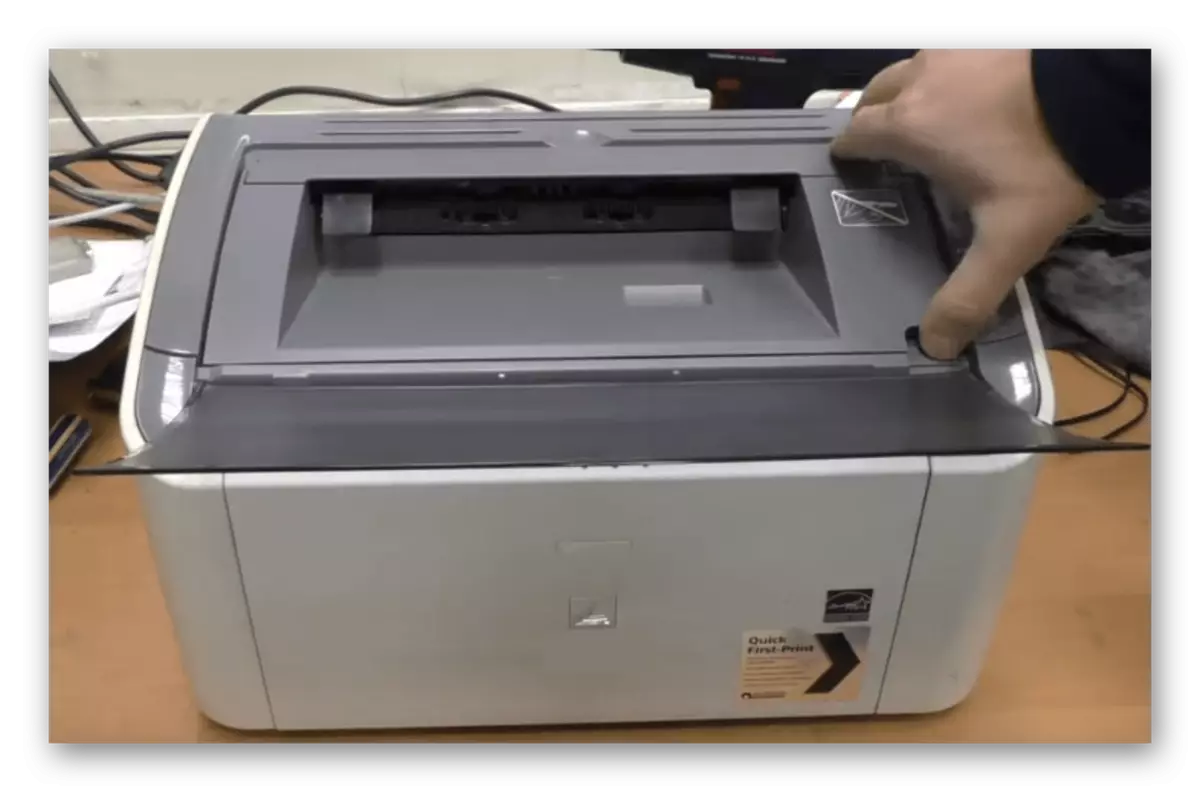 Apertura da portada da impresora láser HP
