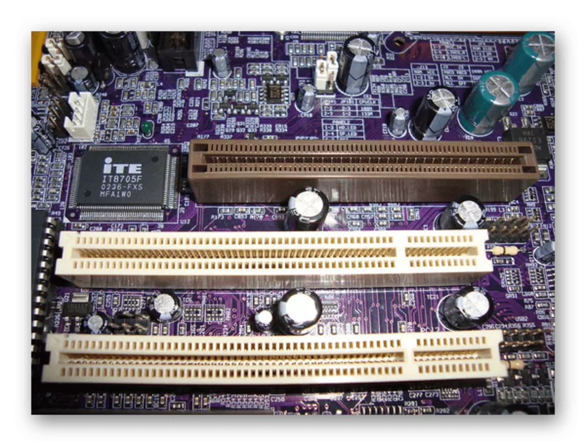 PCI Connectors ji bo sazkirina parçeyên li ser motherboard