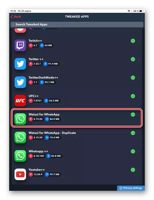 Вибір відповідного додатка Watusi for WhatsApp в списку в TweakBox на iPad