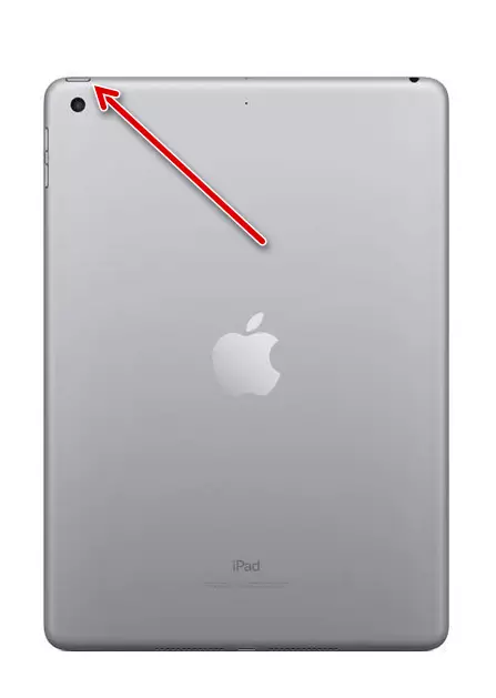 botó d'encesa a la carcassa de l'iPad per reiniciar el sistema
