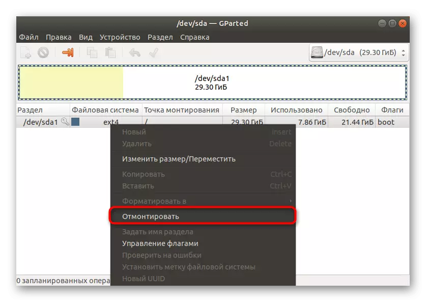 Het apparaat verwijderen voor het formatteren in GPARTED in Linux