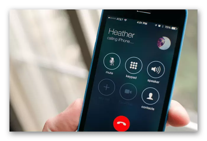 Skúšobný hovor na iPhone pri nákupe z rúk na kontrolu kvality komunikácie