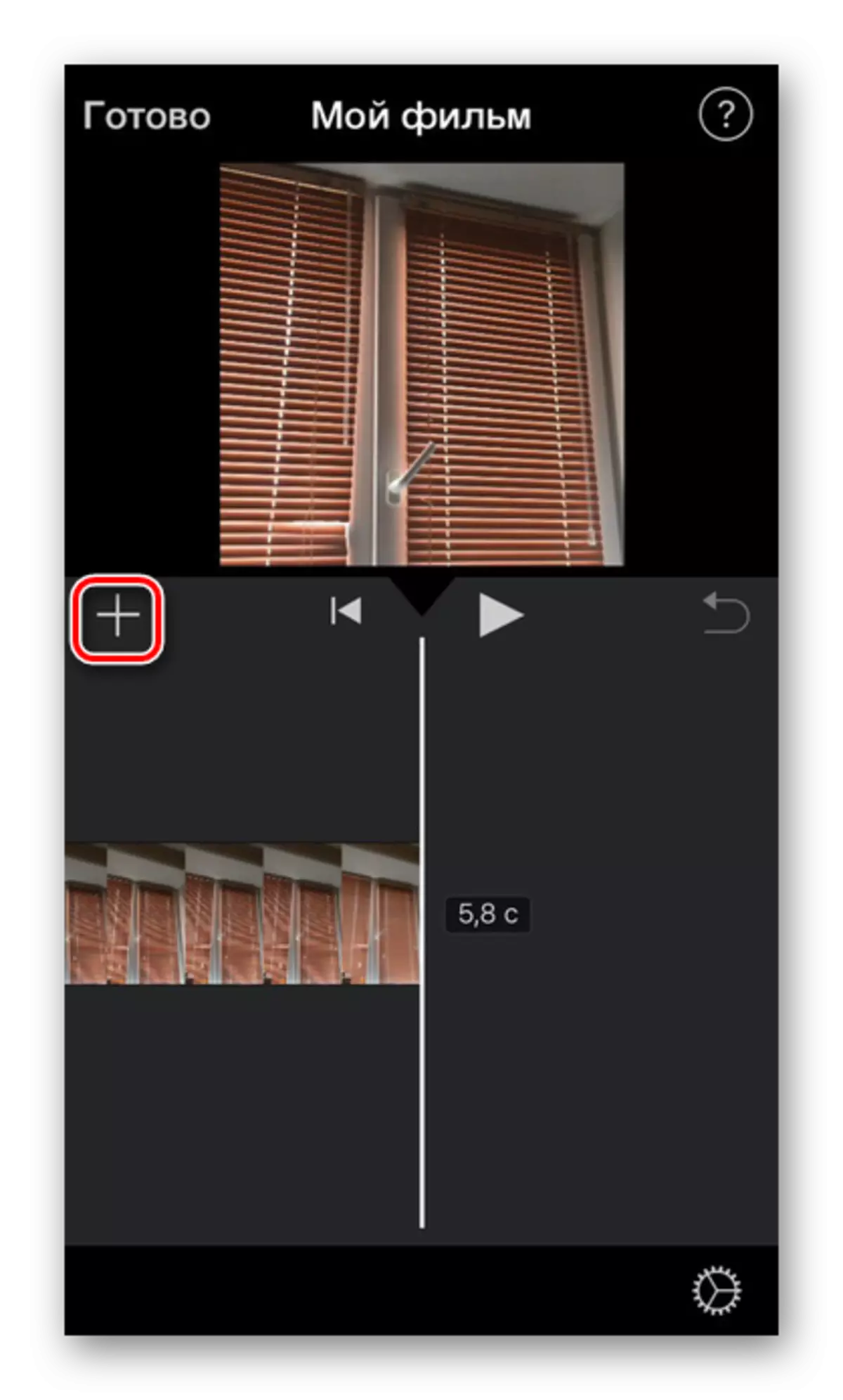 Proses menambah audio pada video dalam aplikasi iMovie pada iPhone