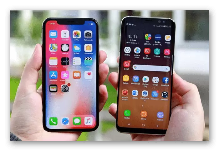 आईफोन और सैमसंग स्मार्टफोन और उनकी तुलना के लिए प्रदर्शित करता है