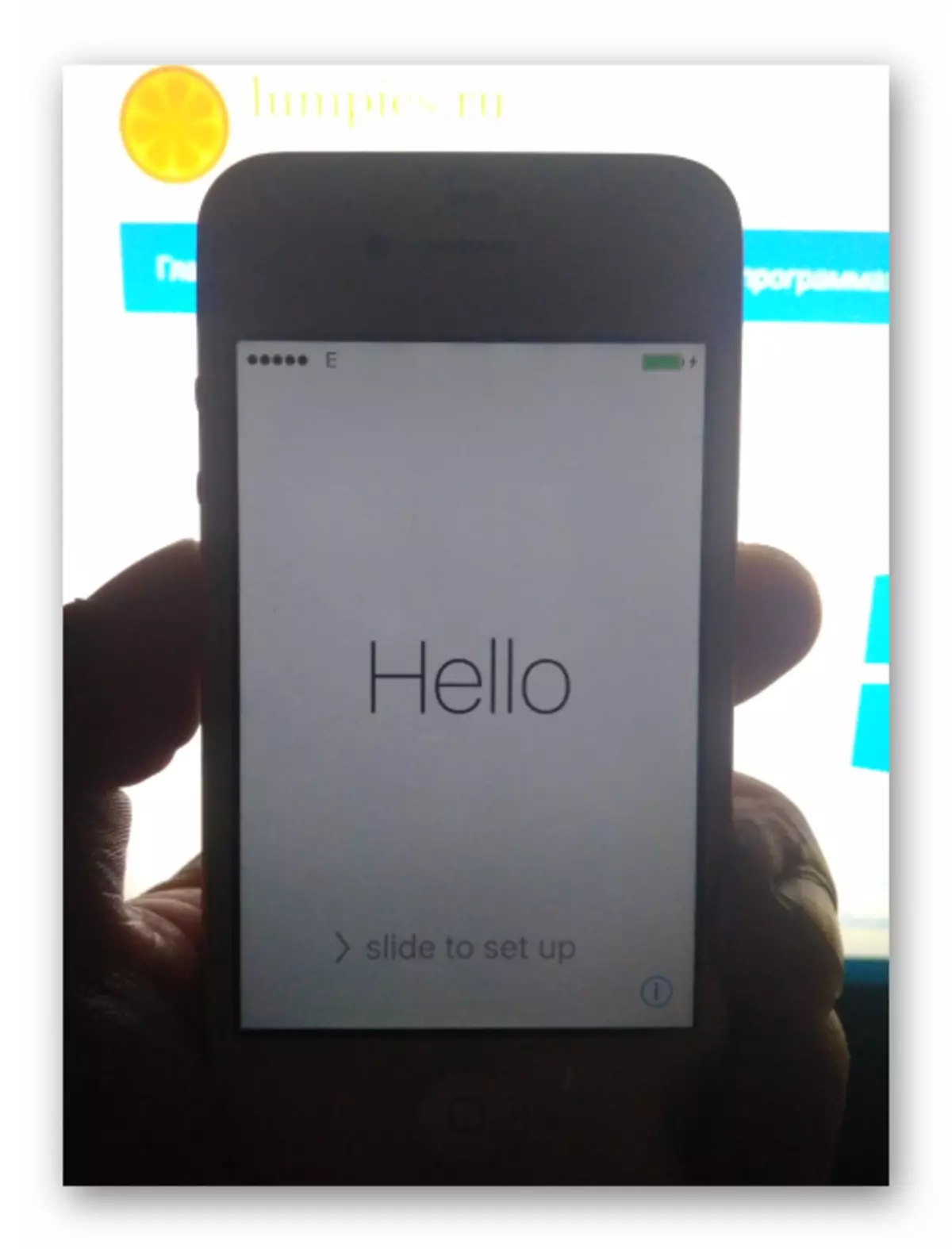 I-Apple iPhone 4s iqala i-iOS emva kwe-firgus firliwa nge-iTunes