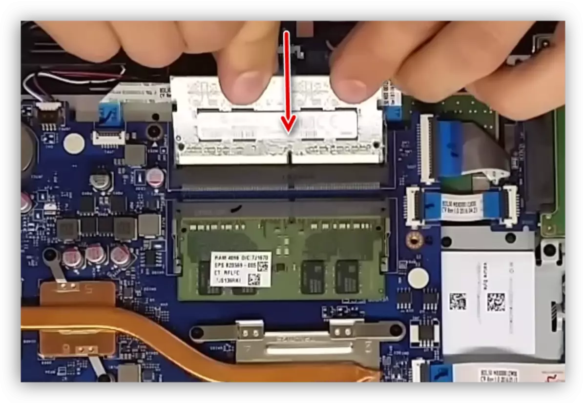 Instalowanie modułu pamięci w laptopie płyty głównej